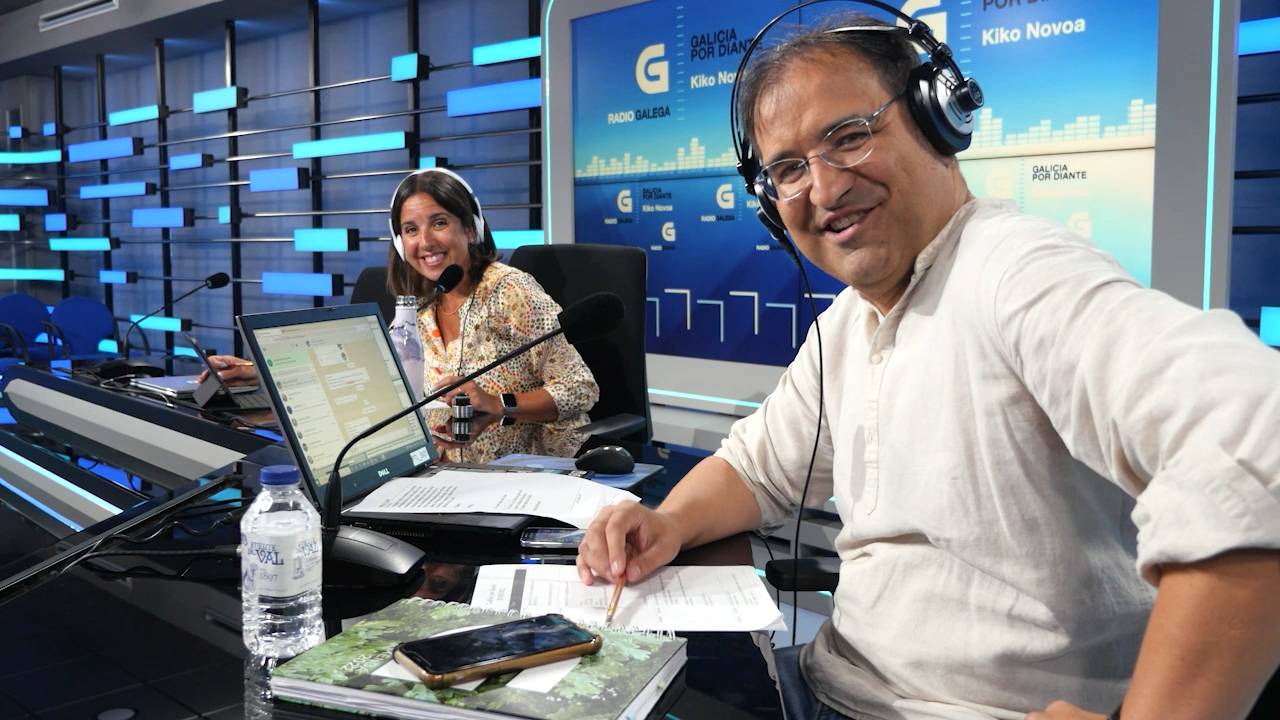 Kiko Novoa e Cristina García, presentadores do 'Galicia por Diante'