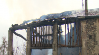 Un incendio nun pendello ameaza con se espallar a unha vivenda