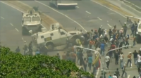 Unha tanqueta atropela manifestantes opositores preto dunha base militar