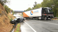 Unha colisión entre un tráiler e un turismo deixa dous feridos graves en Ribadavia