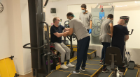 Unha clínica de Culleredo aplica tecnoloxía robótica para aprenderlle ao cerebro a camiñar de novo