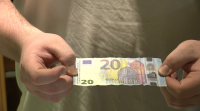 A policía alerta da que están a circular billetes simulados de 5, 10, 20 e 50 euros