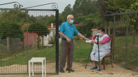 Unha parella de Santiago reclama un acceso para poder ir ao médico