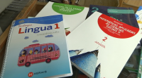 As familias atrasan a compra de libros de texto ante a incerteza do novo curso