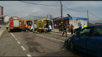 Dous feridos tras a colisión entre un coche e un furgón no Rosal