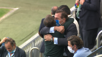 O abrazo entre Vázquez e Vidal reflicte o alivio do deportivismo