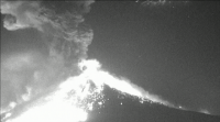 A explosión do volcán Popocatépetl eleva a cinza a tres quilómetros de altura