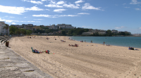 O bo tempo anima os coruñeses a ir á praia, pero con distancia social