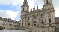 A policía interven en varios botellóns na contorna da catedral de Lugo