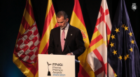 O rei fala en Cataluña de traballar estreitamente unidos para encarar a recuperación
