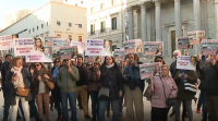 Vítimas do Alvia arremeten contra o PSOE por seguir "os pasos do PP" e ocultar a verdade