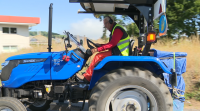 Un peregrino belga está a facer o Camiño de Santiago nun tractor
