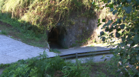 Vinte mozos participan nunha festa nun túnel en Santiago sen medidas de seguridade