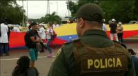 Guaidó mobiliza a oposición para esixir a entrada de axuda humanitaria en Venezuela