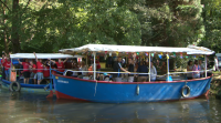 As barcas remontan o Mandeo na primeira xira dos Caneiros de Betanzos