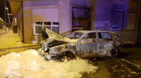 Arden dous coches de madrugada en Marín