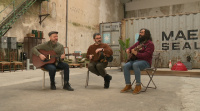 Os Amigos dos Músicos interpretan 'É doado' no espazo Mur Marxinal de Ourense