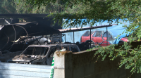 Un incendio calcina unha ducia de coches clásicos nun garaxe de Salceda