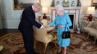 Boris Johnson suspende o Parlamento para impedir que se bloquee un 'brexit' duro