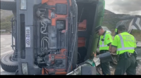 Ferido grave o condutor dun camión tras envorcar en Carballeda de Valdeorras