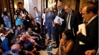 Os xornalistas cataláns protestan no Parlament polas últimas agresións á prensa