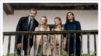 Os reis e as súas fillas felicitan o Nadal desde a vila exemplar asturiana