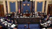 O Senado absolve a Trump do cargo de obstrución ao Congreso