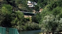 Adif investiga a "caída" dos vagóns do tren descarrilado en Carballeda ao río Sil