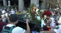 Último adeus a Maradona tras un velorio e cortexo fúnebre multitudinarios