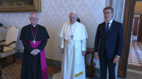 O Papa, sobre visitar Santiago: "Ao presidente da Xunta prometinlle pensar no asunto"