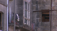 'Okupas' nun edificio histórico de Vigo atemorizan a veciñanza