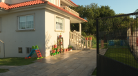 Unha familia de Nerga enfróntase á posible derruba da súa casa