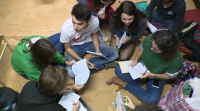 Alumnos dun colexio de Vigo queren bater a marca Guinnes de teatro exprés