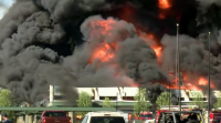 O incendio nunha factoría química de Illinois obriga a evacuar varios centos de persoas.