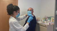 Comeza a campaña da gripe en Galicia e os sanitarios son os primeiros en vacinarse