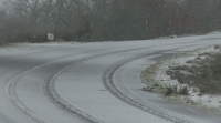 A neve complica o tráfico nas zonas de alta montaña de Ourense