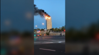 Un incendio arrasa os pisos superiores dunha torre de Madrid