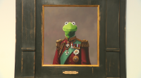 'Illustrious', a mostra de retratos irónicos do artista Daniel Sueiras