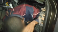 Rescatan en Melilla un inmigrante de 29 anos oculto no salpicadeiro dun coche