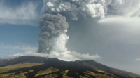 O Etna volve entrar en erupción cunha enorme cantidade de vapor e cinzas