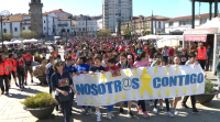 Milleiros de persoas participan en Betanzos na andaina solidaria "Camiñando con Noel"