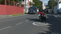 Nunha rúa do barrio lugués de Albeiros adoitan triplicar a velocidade máxima permitida