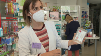 As farmacias galegas ofrecen gratis desde este luns tests de saliva de covid−19
