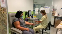 Comezaron os tests rápidos ao persoal docente na área sanitaria de Santiago e a Barbanza