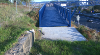 Veciños de Cabral e o Meixoeiro, en Vigo, denuncian a construción dunha pasarela a ningures