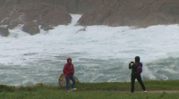 As ondas superan os seis metros no litoral da Coruña