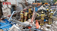 Rescatan con vida un obreiro que quedara atrapado entre os cascallos dunha casa en que traballaba en Barcelona