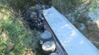 Saída de vía dun camión na estrada que une Noia con Boiro, no concello de Lousame