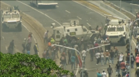 Maduro proclama a vitoria e Guaidó chama a seguir protestando na rúa