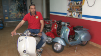 Dous coleccionistas de motocicletas "Vespas" fálannos da súa paixón